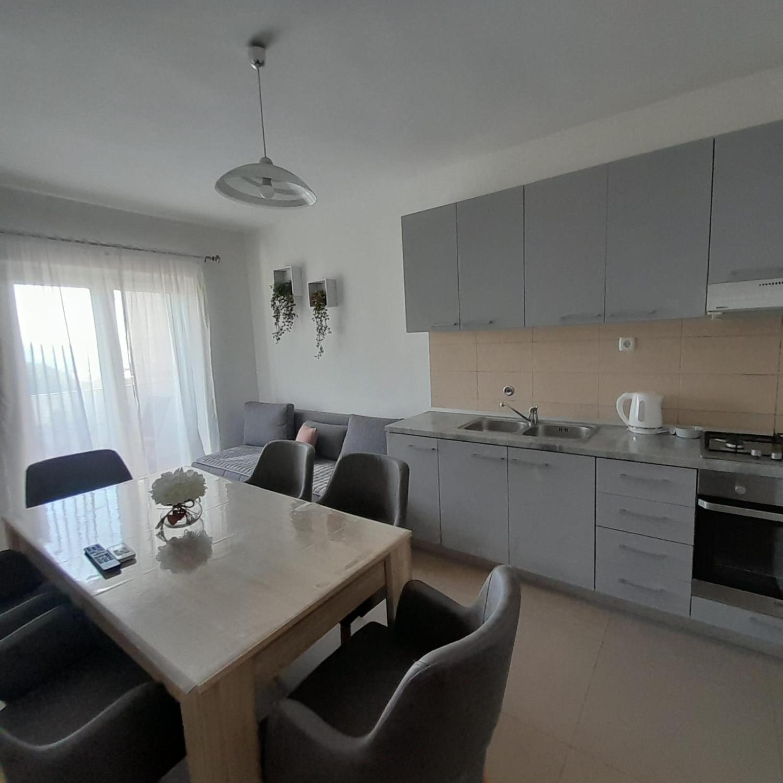 Apartments Monika Омиш Экстерьер фото